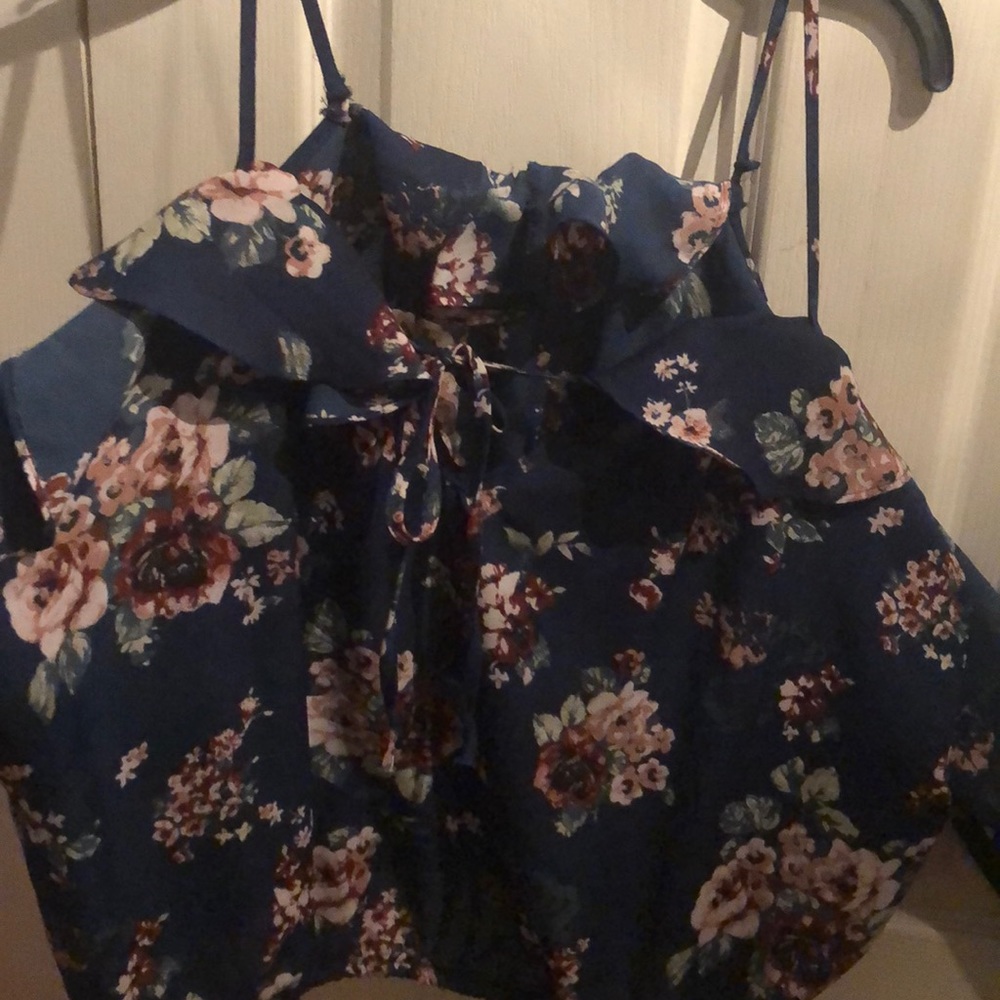 Cute crop top floral shirt